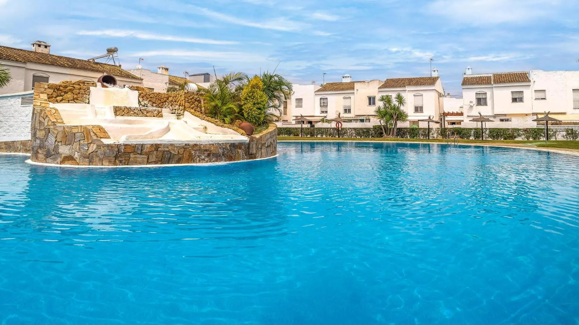 Awesome Home In Chiclana De La Frontera With Wifi